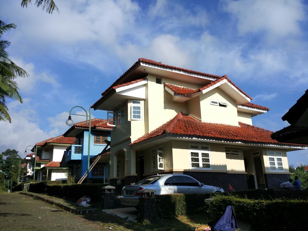 Villa Sabrina Bumi Ciherang Panjaweujan Eksteriør bilde